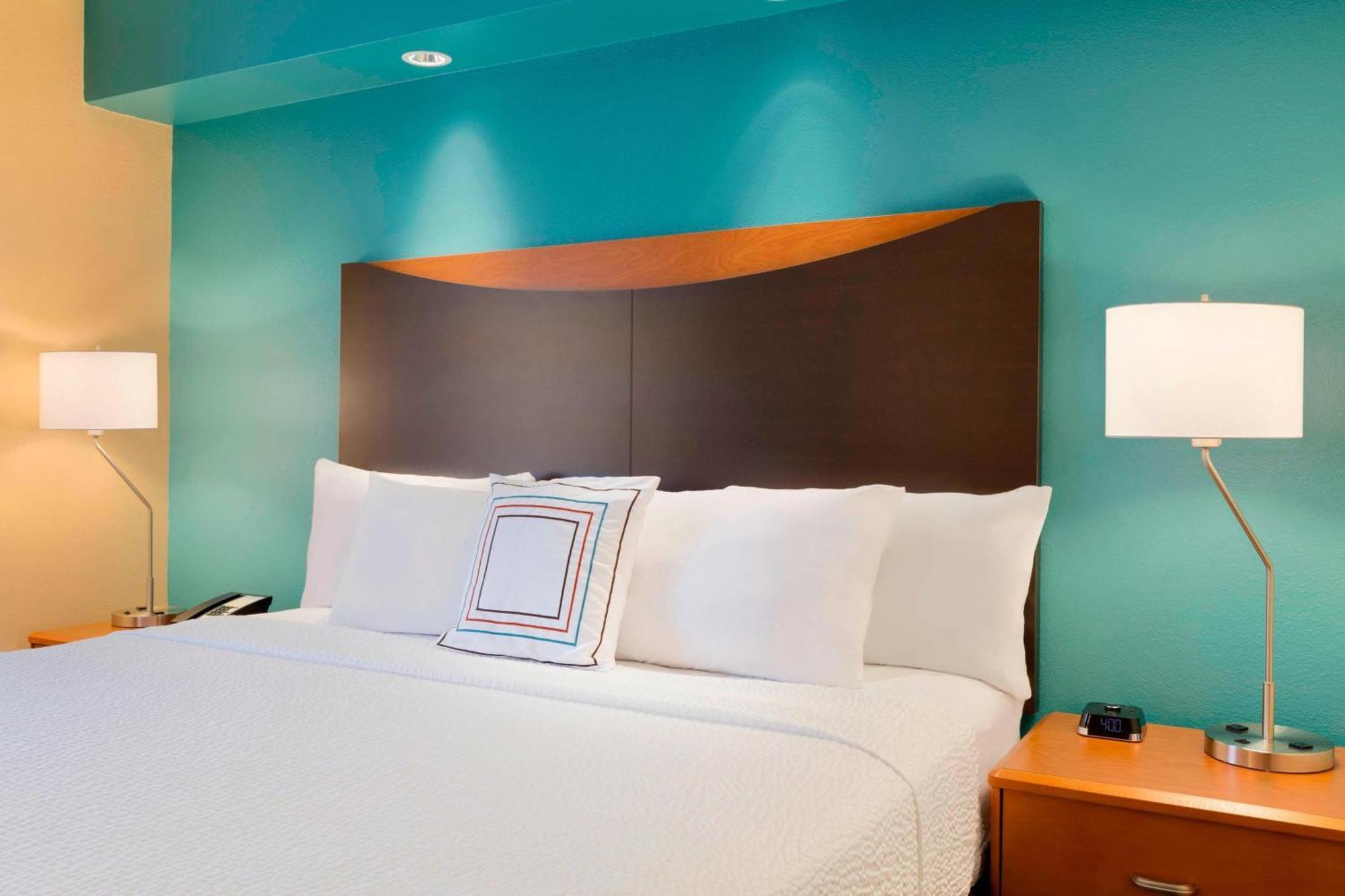 Fairfield Inn & Suites Fort Worth University Drive Exterior photo