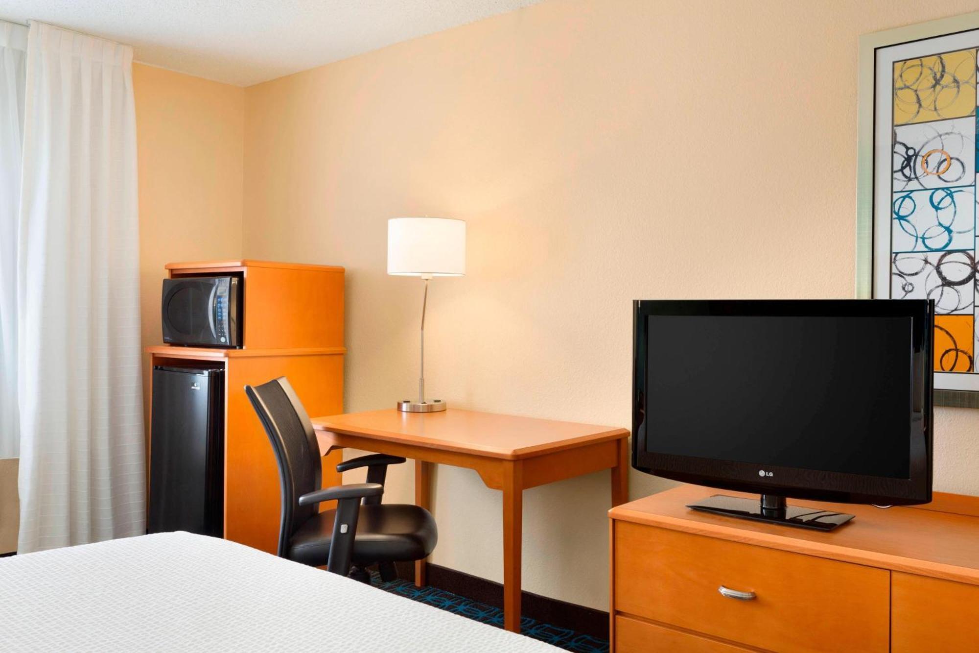 Fairfield Inn & Suites Fort Worth University Drive Exterior photo