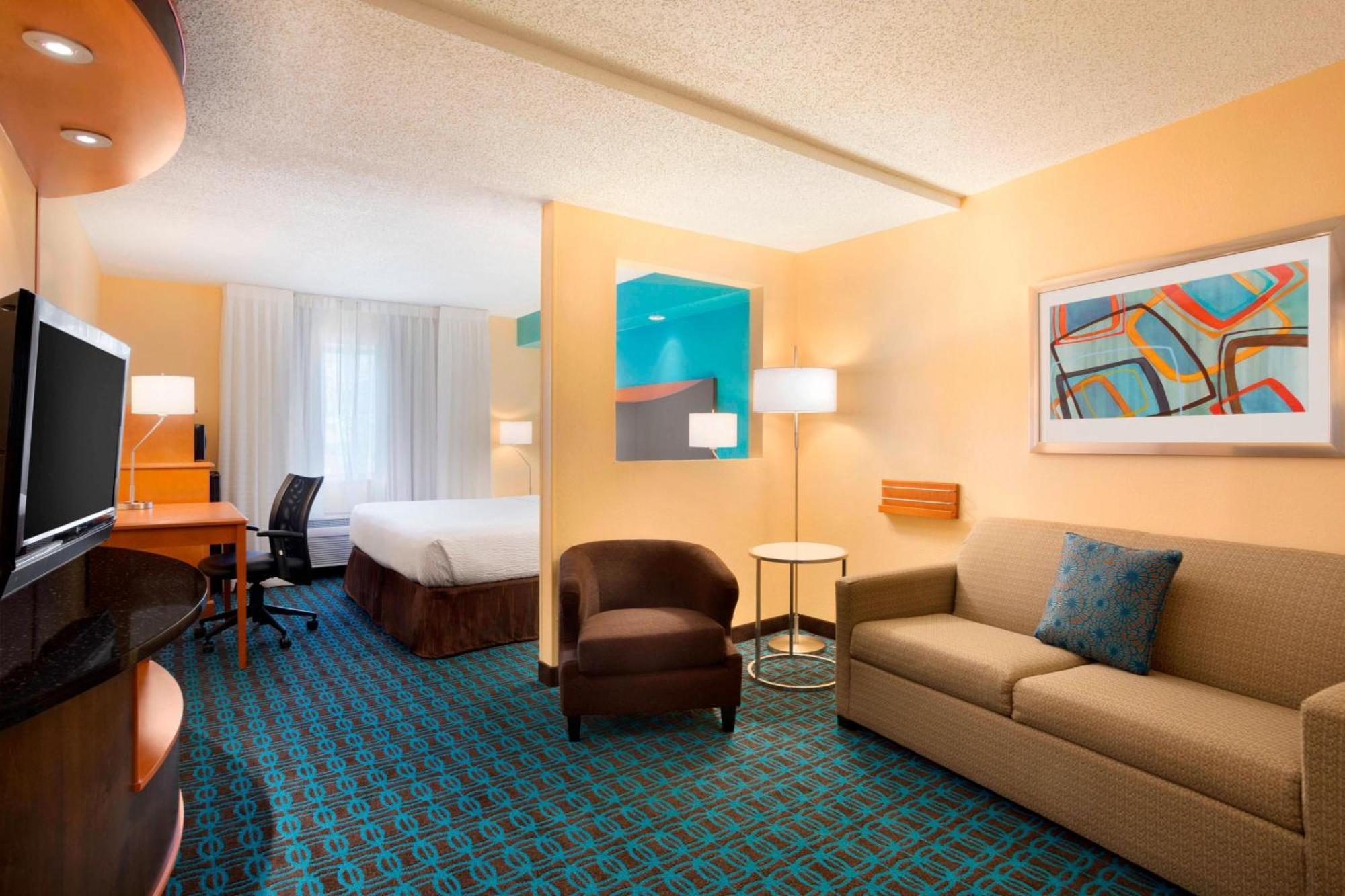 Fairfield Inn & Suites Fort Worth University Drive Exterior photo