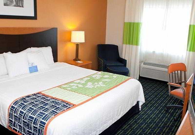 Fairfield Inn & Suites Fort Worth University Drive Room photo